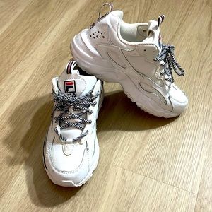 Women’s sneakers US size 6